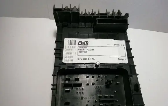 Volkswagen PASSAT B6 Fuse module 1K0937125A