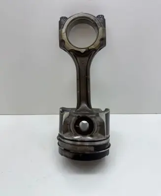 Toyota Verso Piston with connecting rod