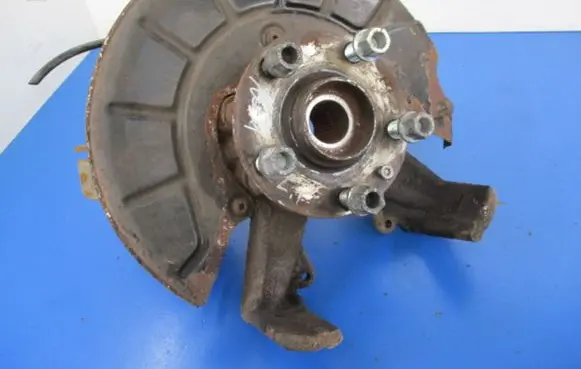 Volkswagen Jetta V Front wheel hub spindle knuckle