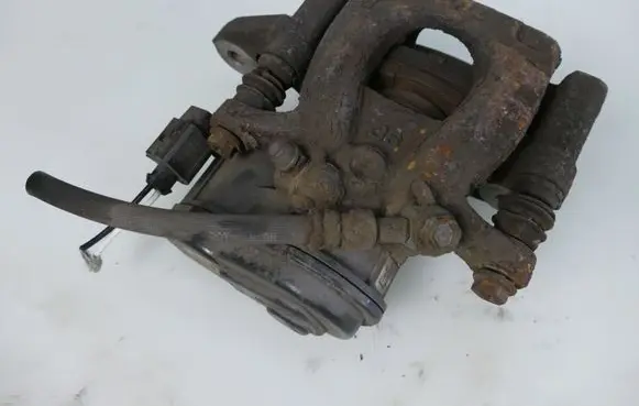 Nissan Qashqai Rear brake caliper