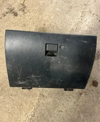 Opel Frontera B Glove box