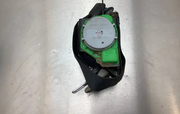 Toyota Yaris Front seatbelt 3063559