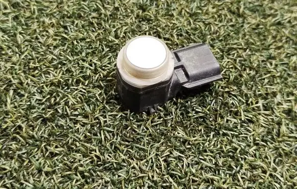 Renault Trafic III (X82) Parking PDC sensor 284429973R 303959