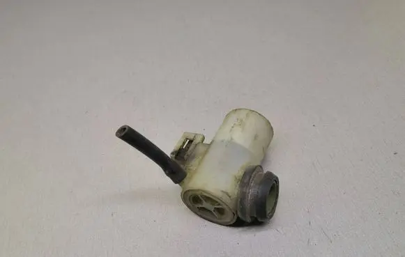Subaru Forester SF Windscreen/windshield washer pump