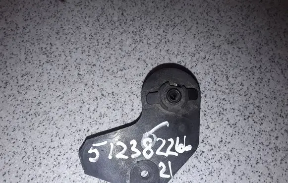 BMW 5 E39 Engine bonnet (hood) release handle 51238226621 8226621