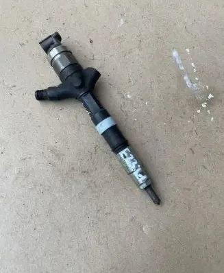 Toyota Corolla E120 E130 Fuel injector 236700G010 E2371
