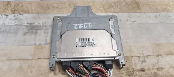Toyota Yaris Engine control unit/module 0281010563 8966152200 4079180004