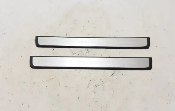 Front sill trim cover