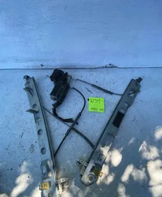 Renault Megane II Front door window regulator with motor 