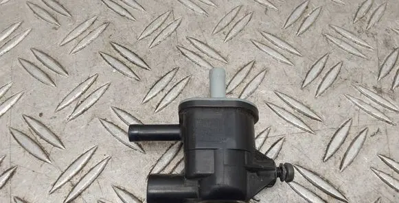 Toyota Yaris Vacuum valve 90910TC001