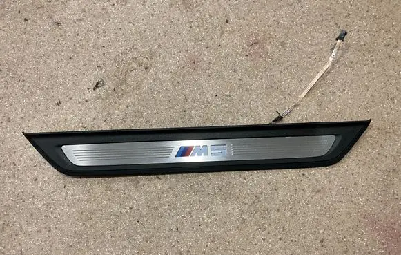 Front sill trim cover