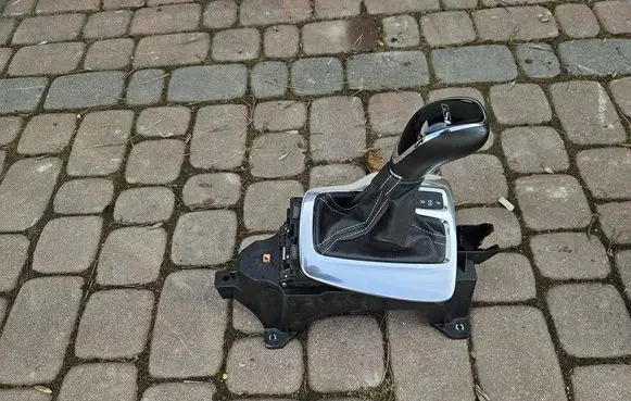 Opel Insignia B Gear shifter/selector 13576878