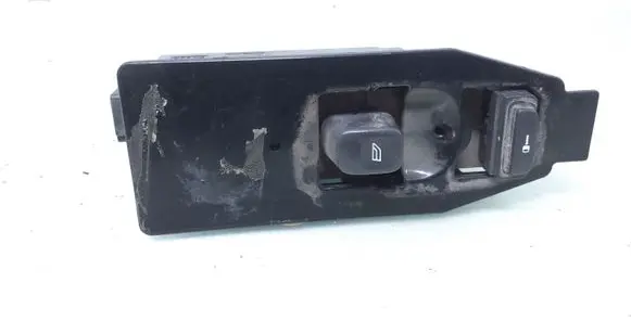 Volvo V70 Electric window control switch 8682950