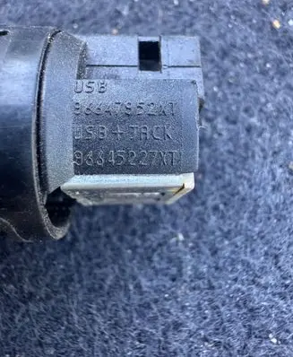 Peugeot 508 AUX in-socket connector 96647952XT 96645227XT