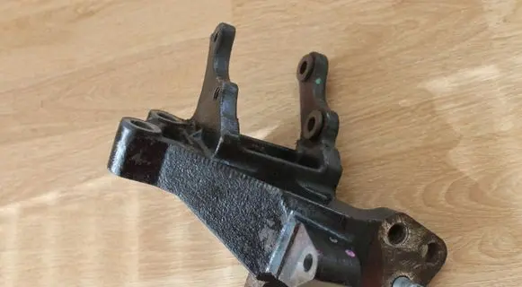Toyota Avensis T250 Engine mounting bracket 123150R012