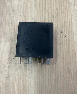 Volkswagen PASSAT B5 Other relay 4B0955531A