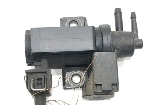 Opel Astra G Fuel pressure regulator 55228986