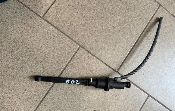 Peugeot 208 I Clutch slave cylinder 
