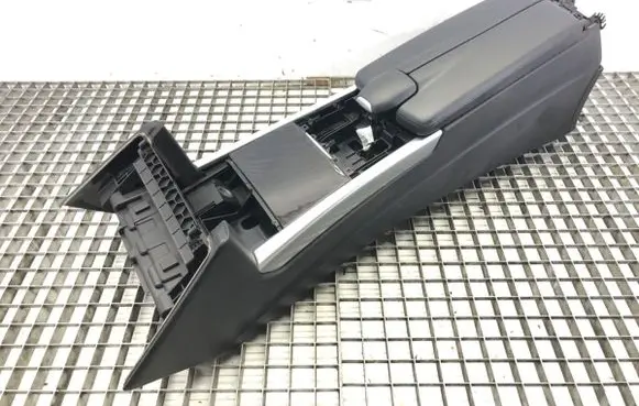 Mercedes-Benz E W212 Center console 