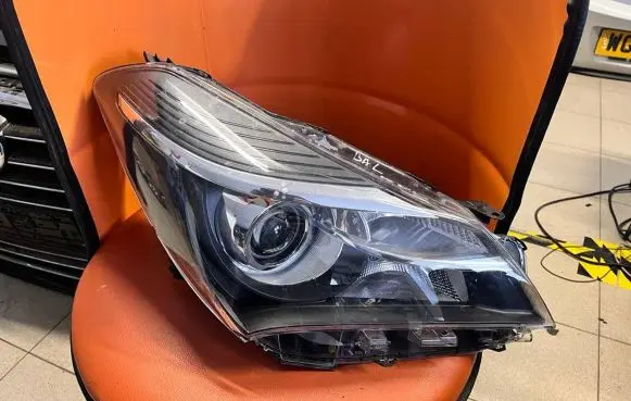 Toyota Yaris Headlight/headlamp