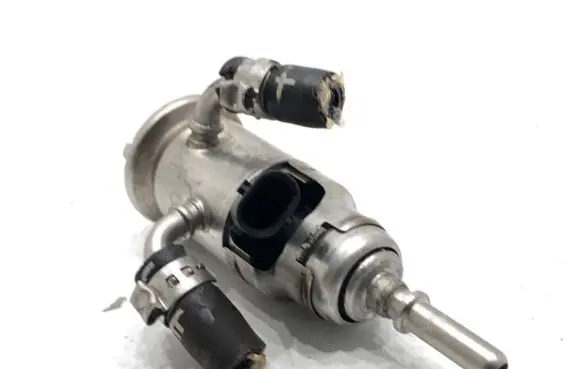 BMW 5 G30 G31 G38 Fuel injectors set 8580209
