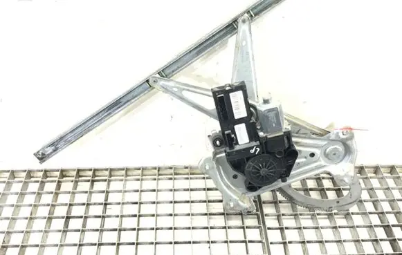 Renault Fluence Front door window regulator with motor 807310699R