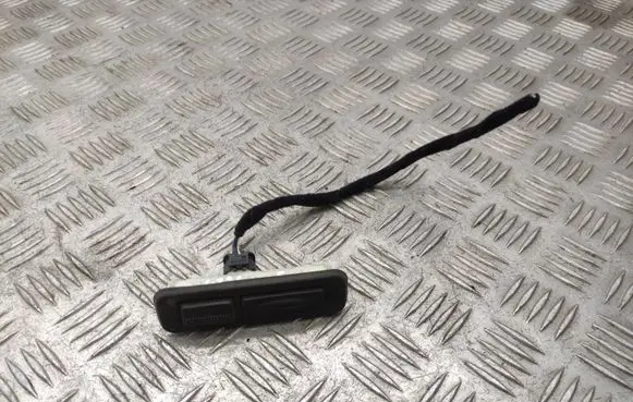 Alfa Romeo Giulia Tailgate opening switch 