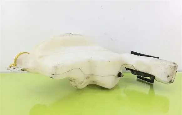 Dodge Caliber Windshield washer fluid reservoir/tank 05303789