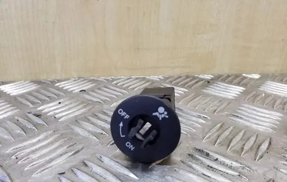 Nissan Qashqai Passenger airbag on/off switch 68485JD000