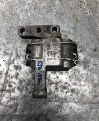 Audi Q3 8U Engine mount bracket 5N0199262G
