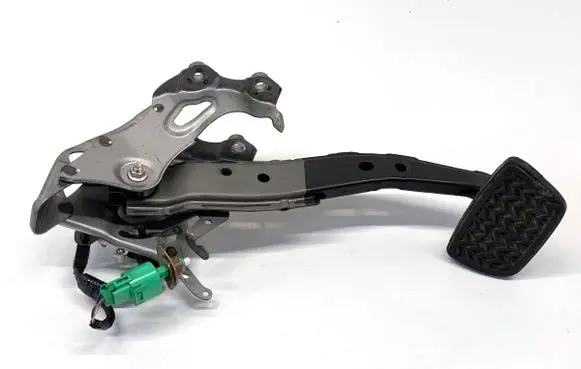 Lexus CT 200H Brake pedal 8951047050