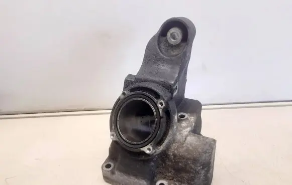 Mercedes-Benz C W204 Engine mounting bracket A6462230604 GD01415