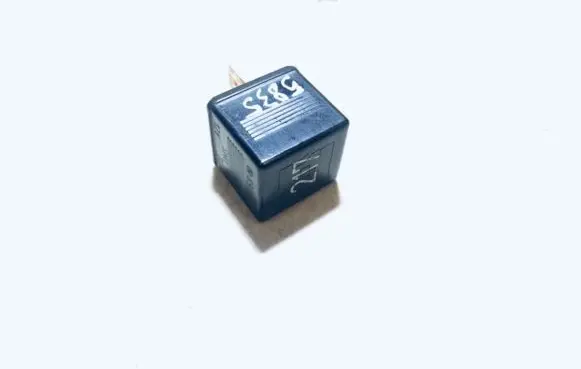 Audi A6 S6 C4 4A Other relay 443951253s 899556
