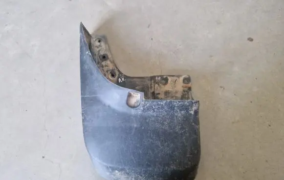 Mitsubishi L200 Rear mudguard MN117451