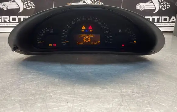 Mercedes-Benz C W203 Speedometer (instrument cluster) A2035401311