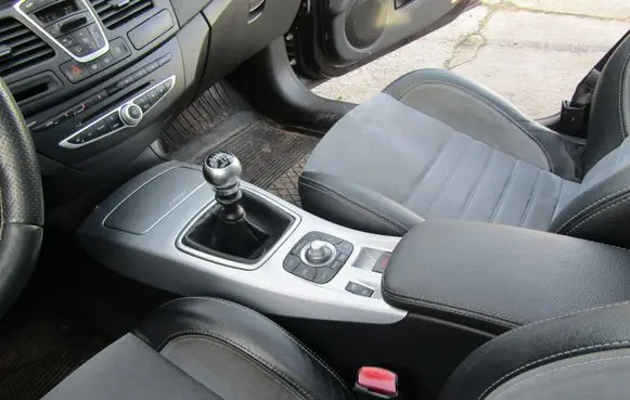 Renault Laguna III Center console 