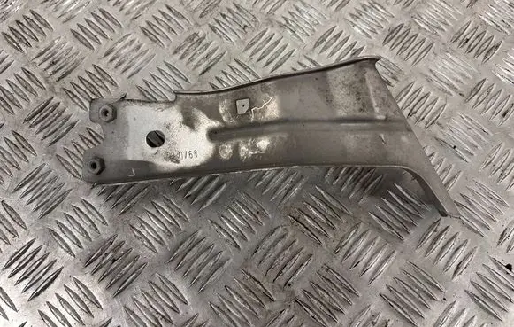 Maserati Quattroporte Fender mounting bracket