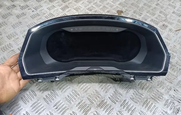 Volkswagen PASSAT CC Speedometer (instrument cluster)