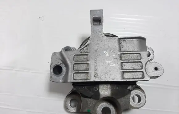 Volvo XC40 Engine mount bracket 32139920