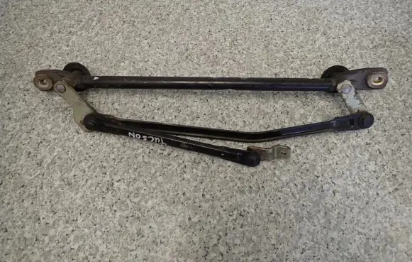 Hyundai Tucson JM Front wiper linkage 