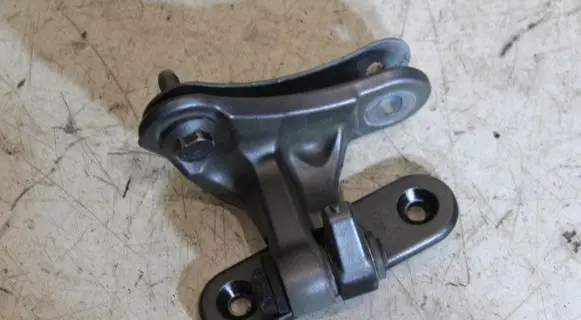 Mercedes-Benz A W176 Front door upper hinge A046572