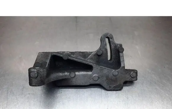 Honda CR-V Engine mounting bracket
