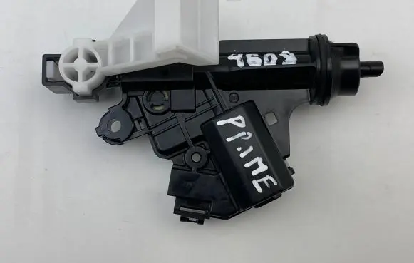 Fuel tank cap lock