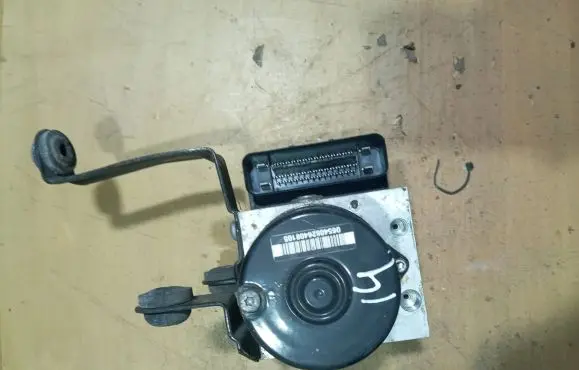 Volvo V50 ABS Pump 31274911 10020604034