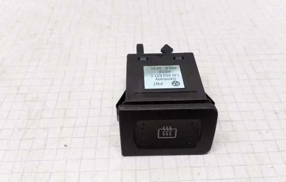 Volkswagen Golf IV Windscreen/window heater switch 1J0959621C