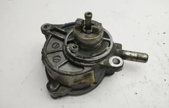 Mercedes-Benz C W204 Vacuum pump LA1231052