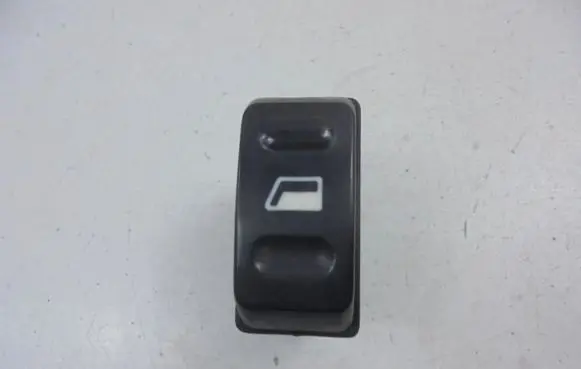 Citroen Xsara Picasso Electric window control switch 22681