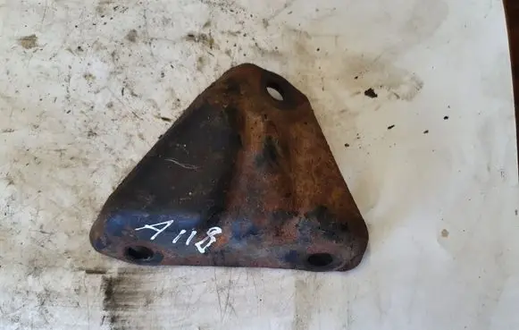 Toyota Avensis T220 Engine mounting bracket NOCODE