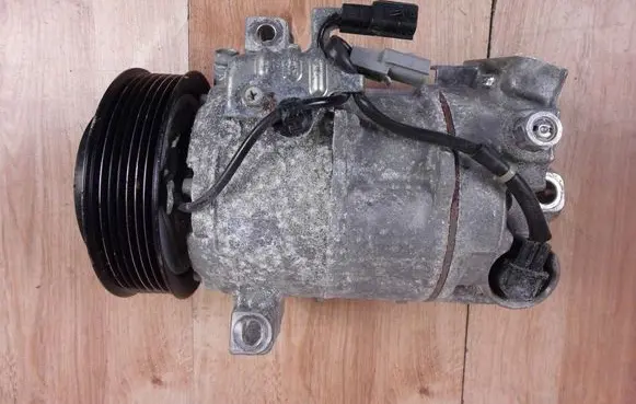 Nissan X-Trail T32 Air conditioning (A/C) compressor (pump) 926004MS1A