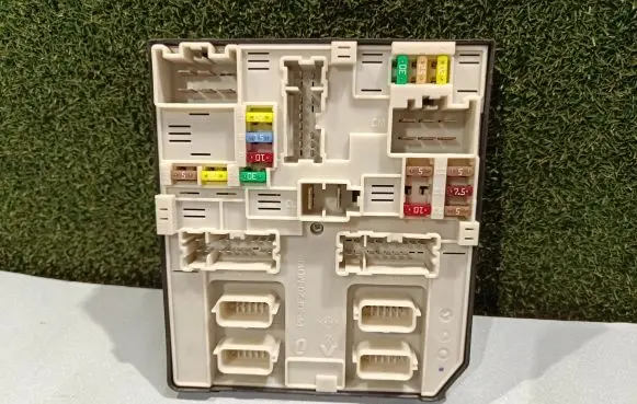 Renault Master III Fuse module 284B63007R USM2010
